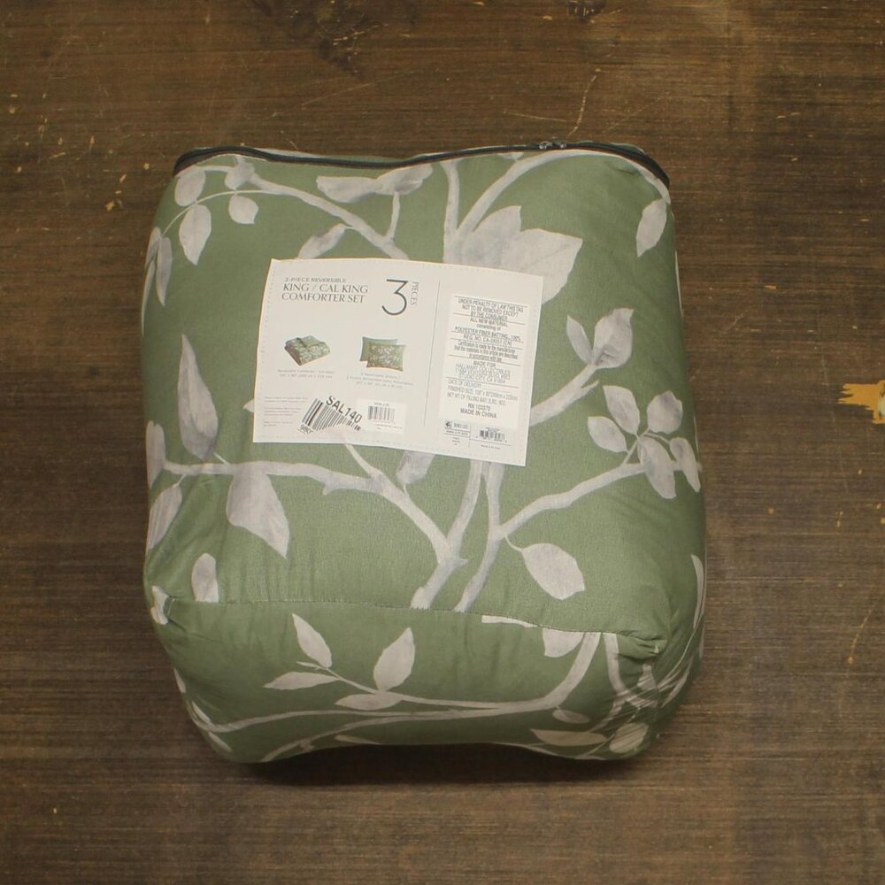 Hallmart Wallis 3-Piece Reversible Comforter Set Green King / Cal King